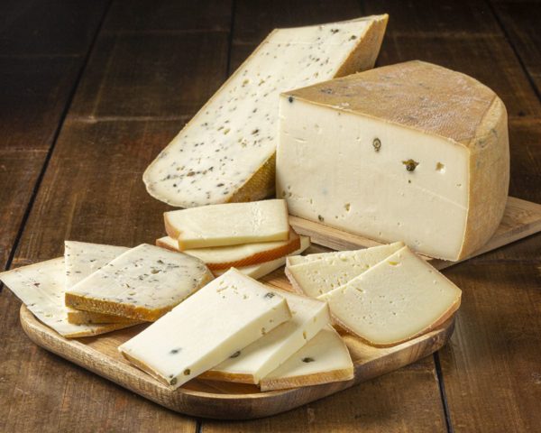 ASSORTIMENT DE RACLETTE VARIÉES : Poivre vert, Ail des ours, Fenugrec, Truffe, Forestière...